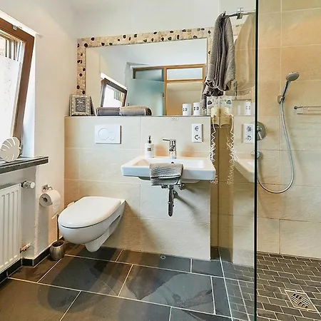 Onkel Toms Huette, Weingut Friedhelm Lenz *