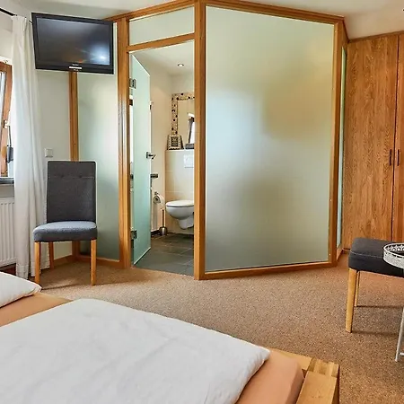 Onkel Toms Huette, Weingut Friedhelm Lenz Bullay