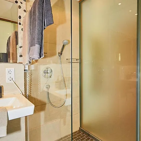 Onkel Toms Huette, Weingut Friedhelm Lenz * בולאיי