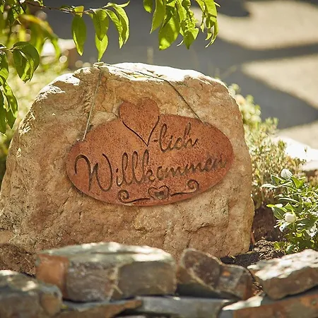Onkel Toms Huette, Weingut Friedhelm Lenz Inn Bullay