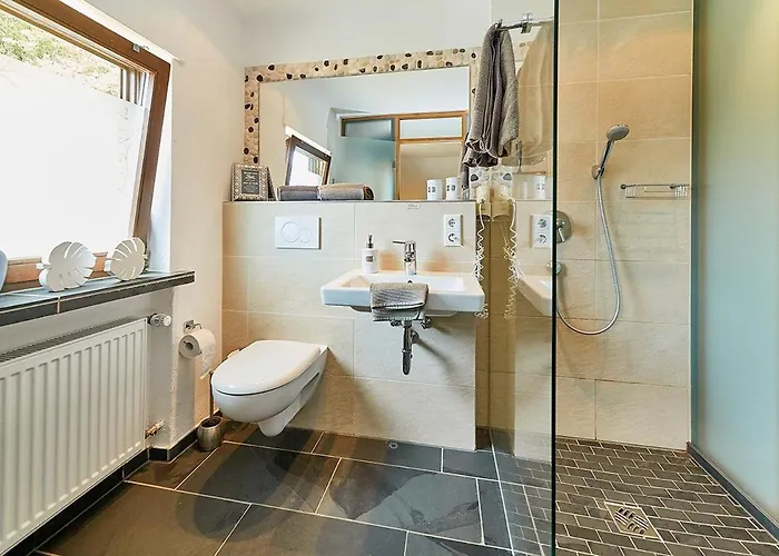 Onkel Toms Huette, Weingut Friedhelm Lenz *