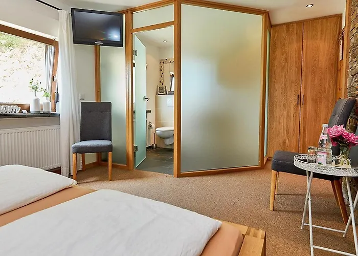 Onkel Toms Huette, Weingut Friedhelm Lenz Bullay