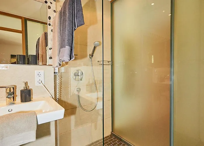 Onkel Toms Huette, Weingut Friedhelm Lenz * Bullay